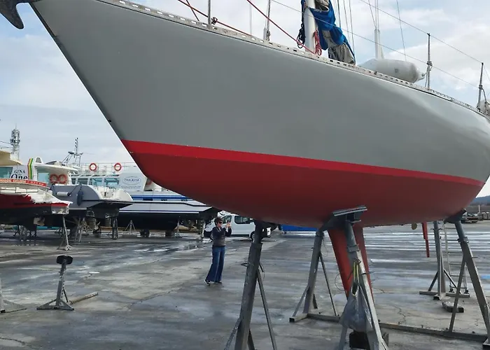 Seuls A Bord Dans Le Golfe Atypique Botel *
