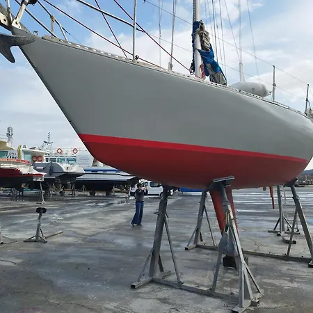 Seuls A Bord Dans Le Golfe Atypique Botel *
